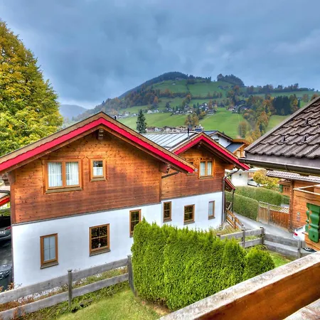 Village Wildschoenau Family Chalet, Cleaning Included 度假居